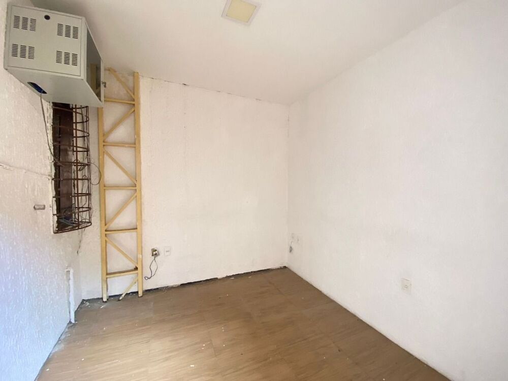 Casa à venda com 7 quartos, 150m² - Foto 3