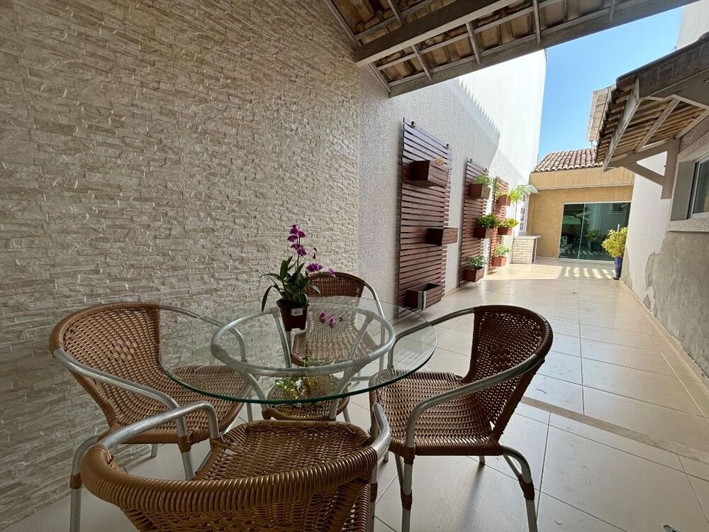 Casa para alugar com 4 quartos, 300m² - Foto 2
