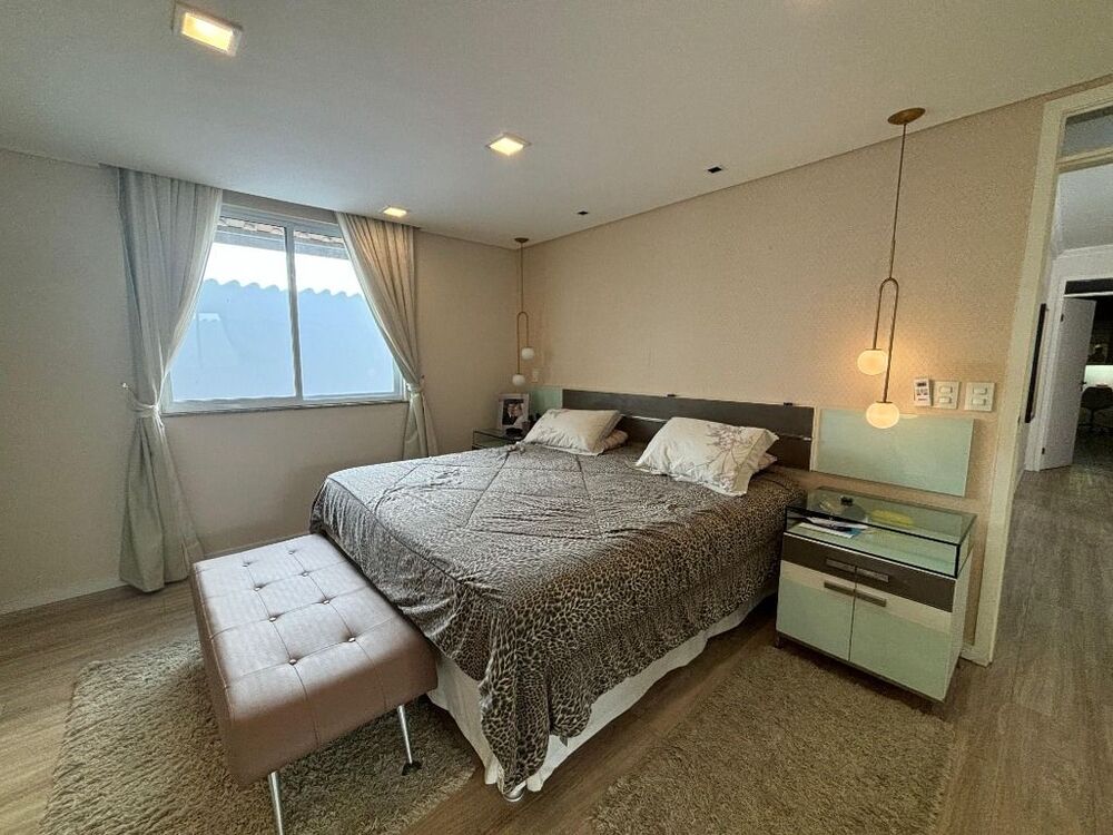 Casa para alugar com 4 quartos, 300m² - Foto 3