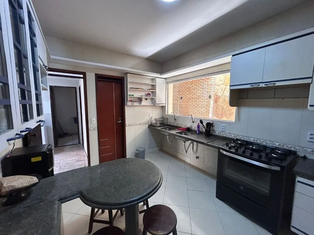 Casa, 6 quartos, 175 m² - Foto 2