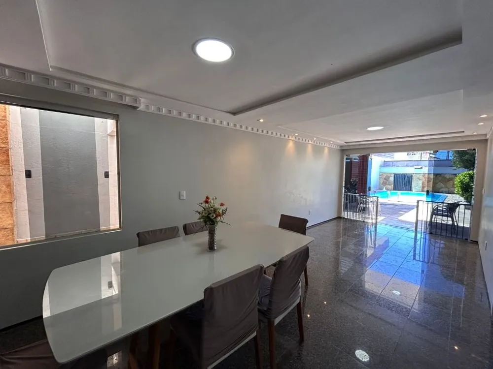 Casa, 6 quartos, 175 m² - Foto 1