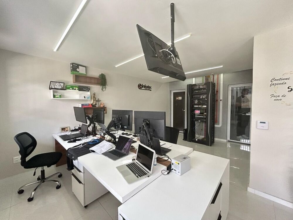 Casa à venda com 3 quartos, 324m² - Foto 1