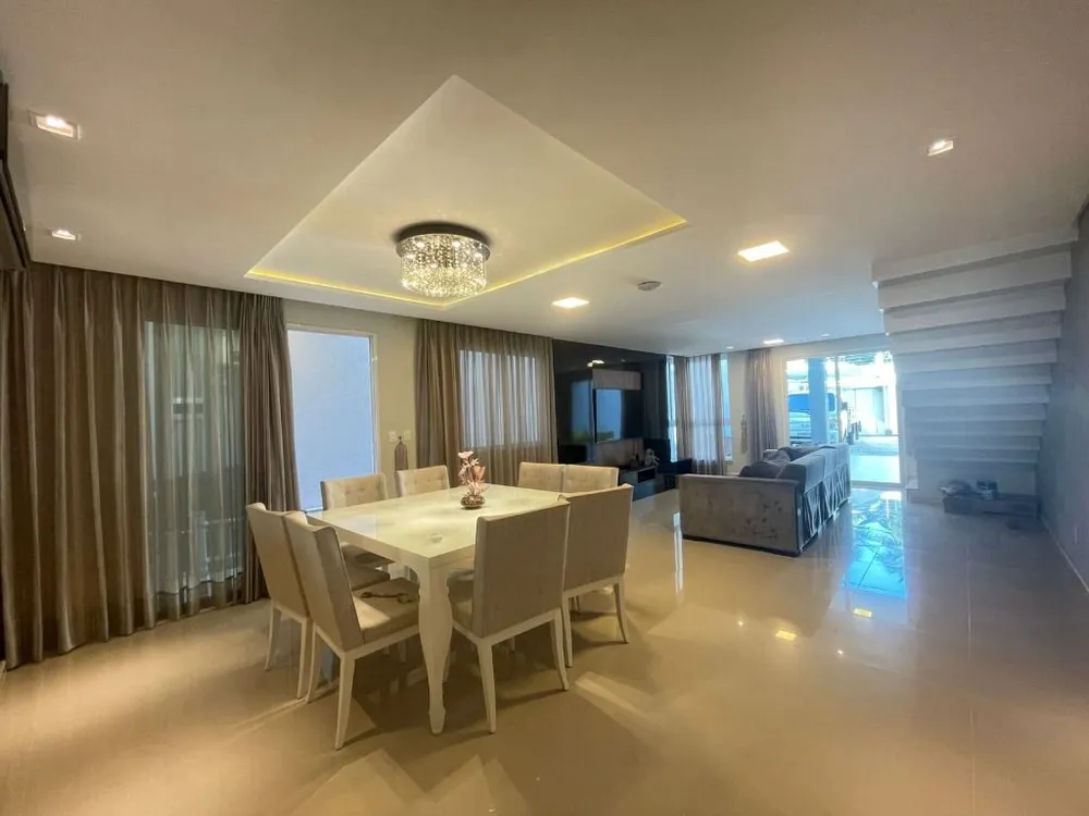 Casa, 4 quartos, 236 m² - Foto 1