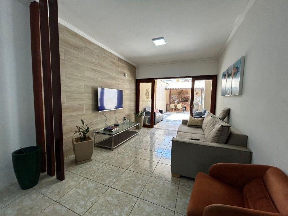 Casa, 4 quartos, 210 m² - Foto 1