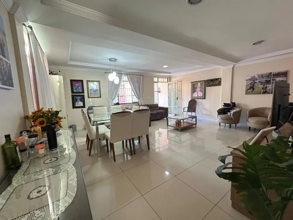 Casa, 5 quartos, 258 m² - Foto 1