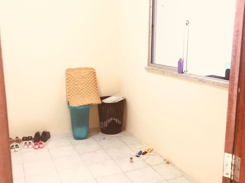 Casa à venda com 6 quartos, 200m² - Foto 2