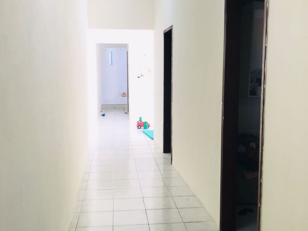 Casa à venda com 6 quartos, 200m² - Foto 3