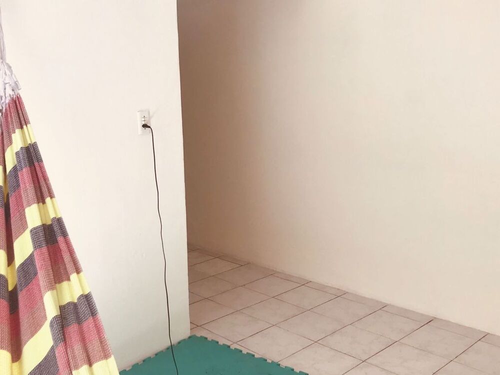 Casa à venda com 6 quartos, 200m² - Foto 1