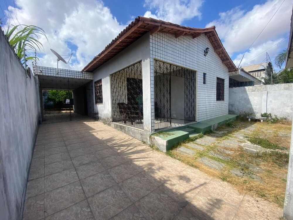 Casa à venda com 4 quartos, 140m² - Foto 1