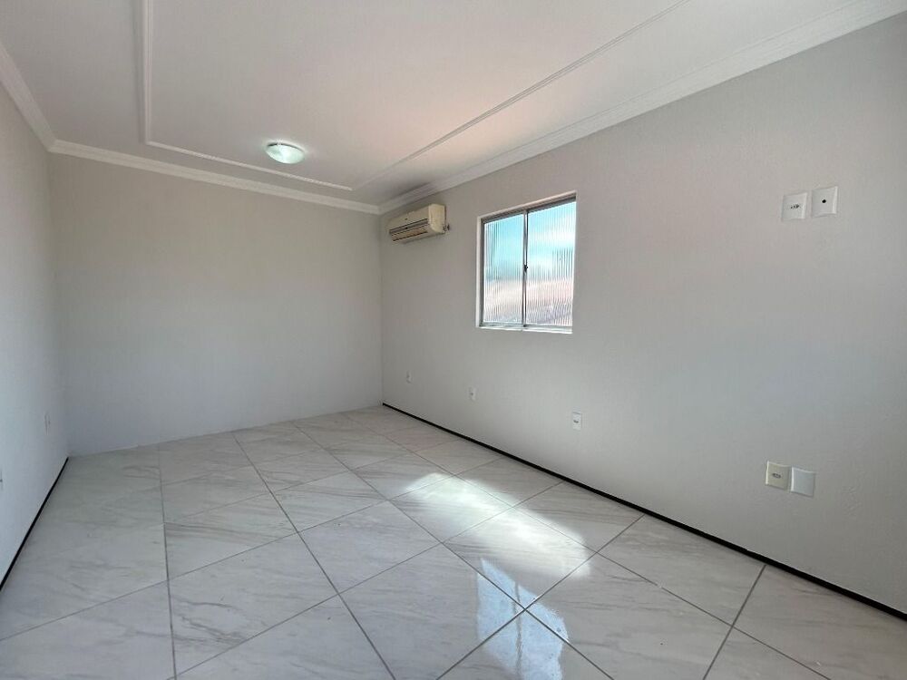 Casa à venda com 4 quartos, 140m² - Foto 13