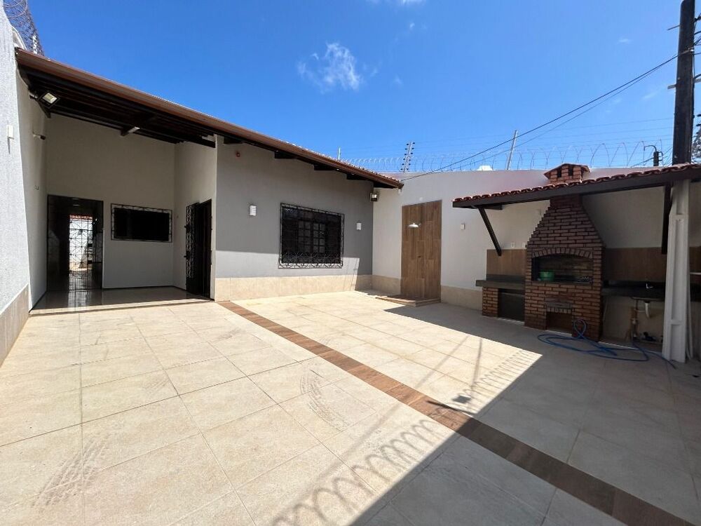 Casa à venda com 4 quartos, 140m² - Foto 1