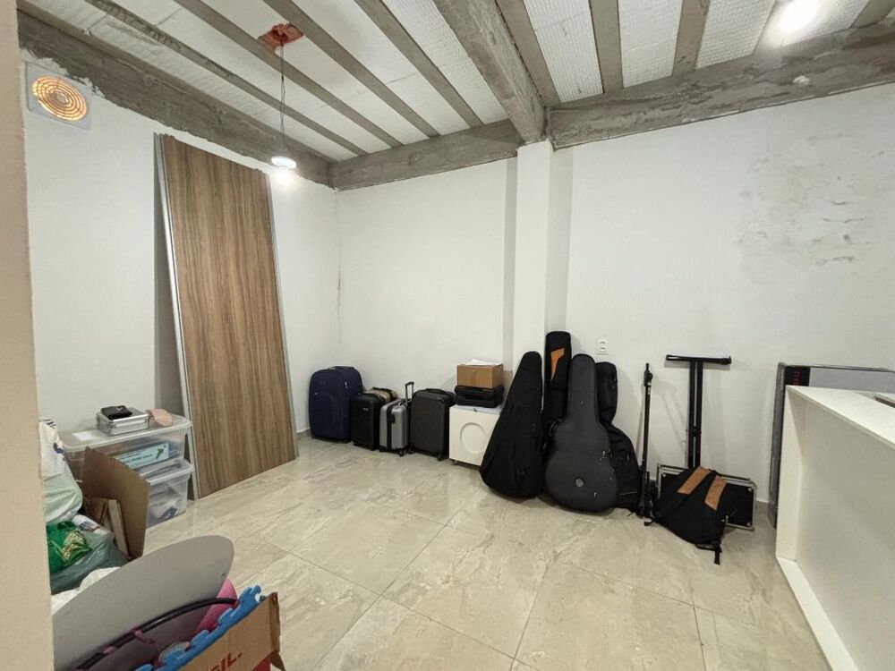 Casa à venda com 4 quartos, 190m² - Foto 1