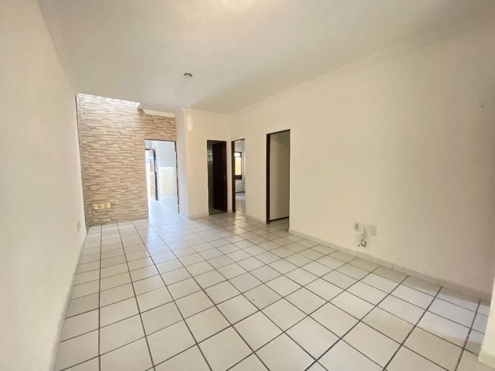 Casa à venda com 3 quartos, 90m² - Foto 4