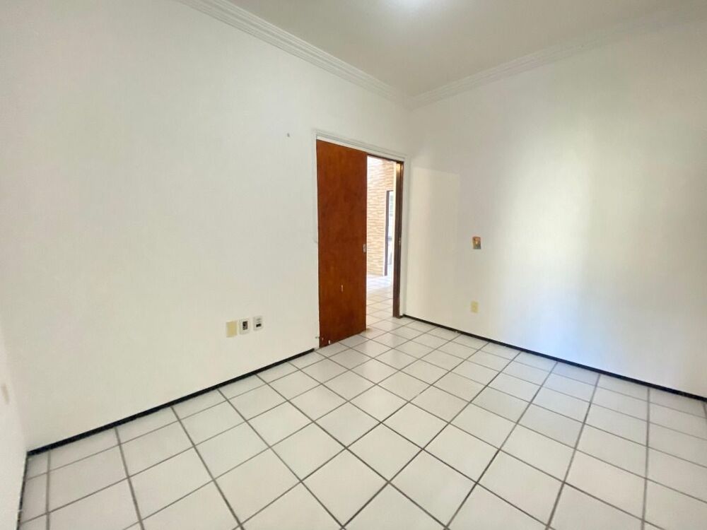 Casa à venda com 3 quartos, 90m² - Foto 13