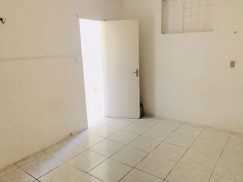 Casa à venda com 4 quartos, 66m² - Foto 4