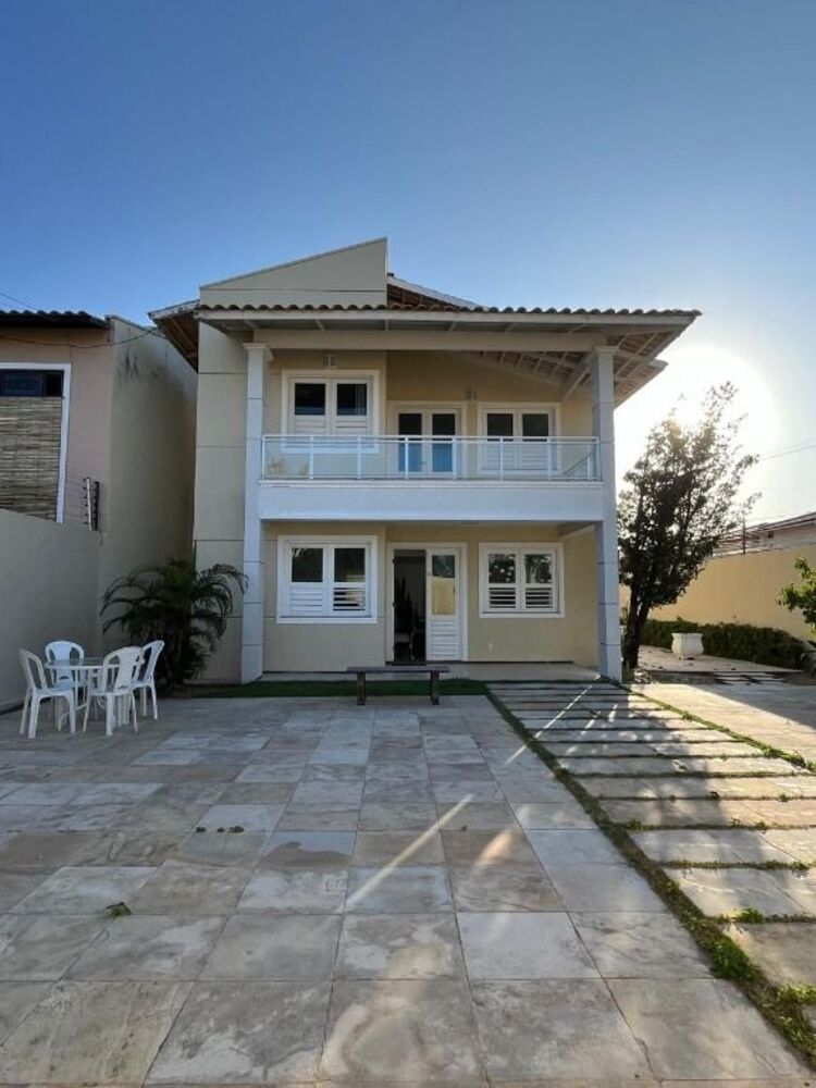 Casa à venda com 4 quartos, 212m² - Foto 1