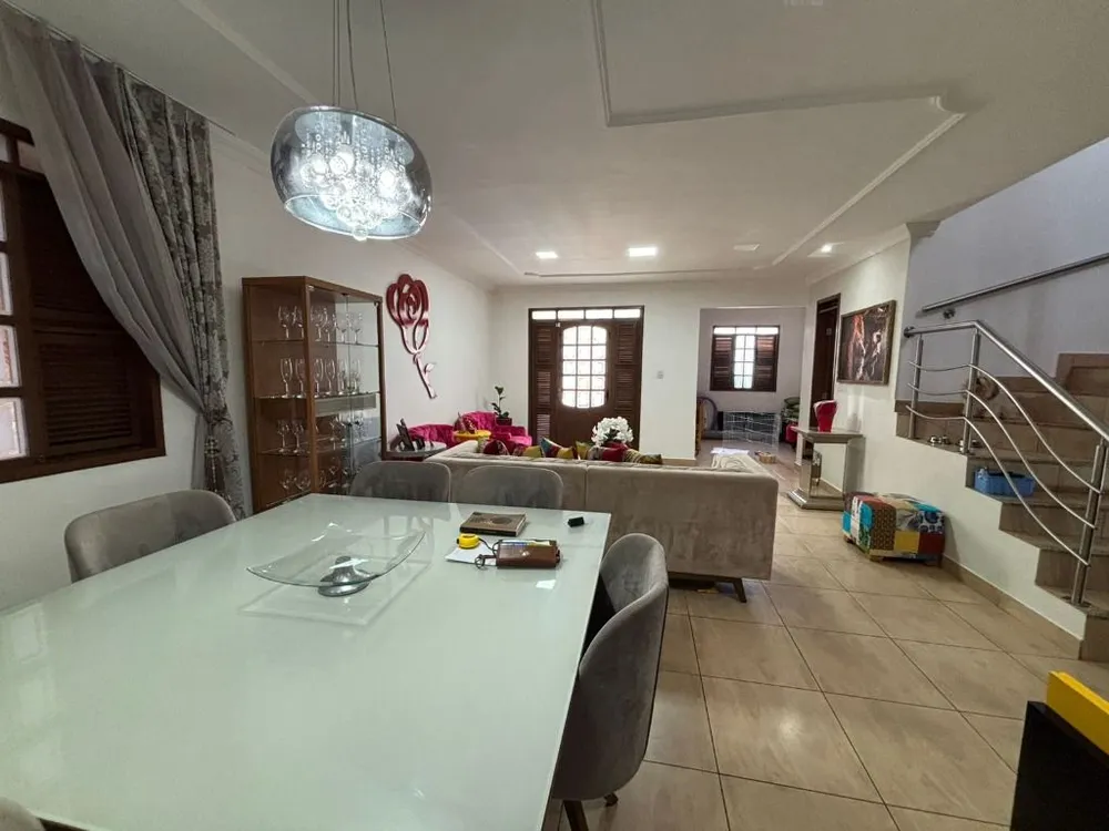 Casa, 3 quartos, 231 m² - Foto 2