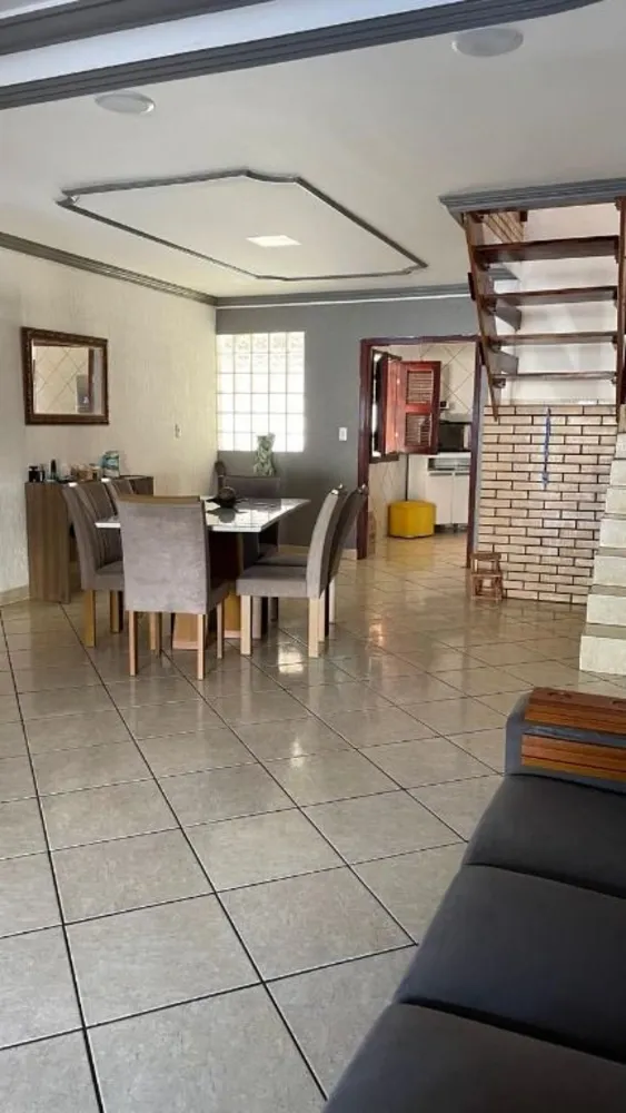 Casa, 5 quartos, 250 m² - Foto 1