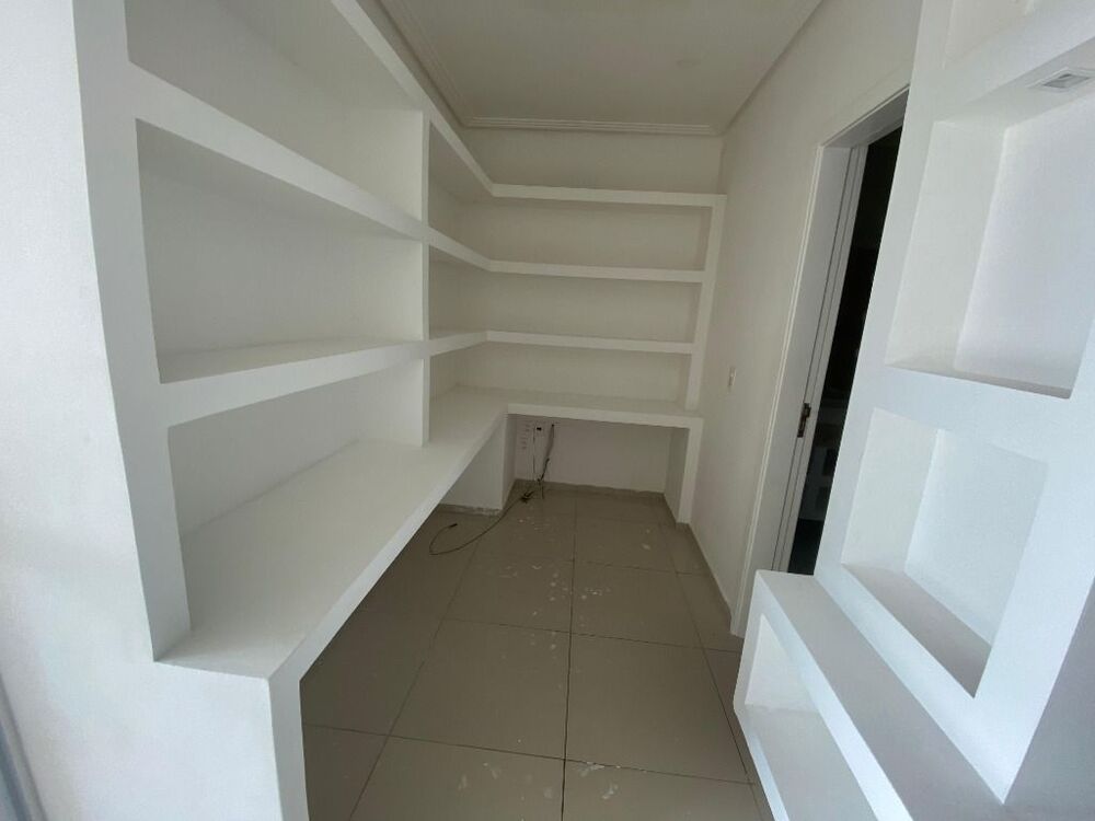 Casa à venda e aluguel com 3 quartos, 219m² - Foto 2