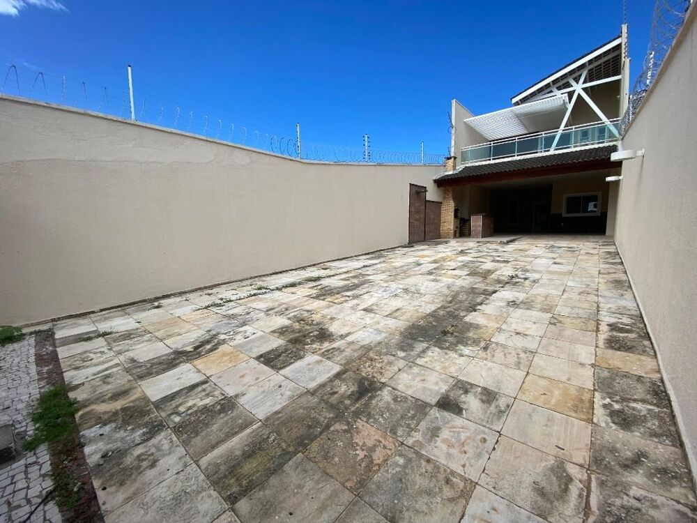 Casa à venda e aluguel com 3 quartos, 219m² - Foto 12