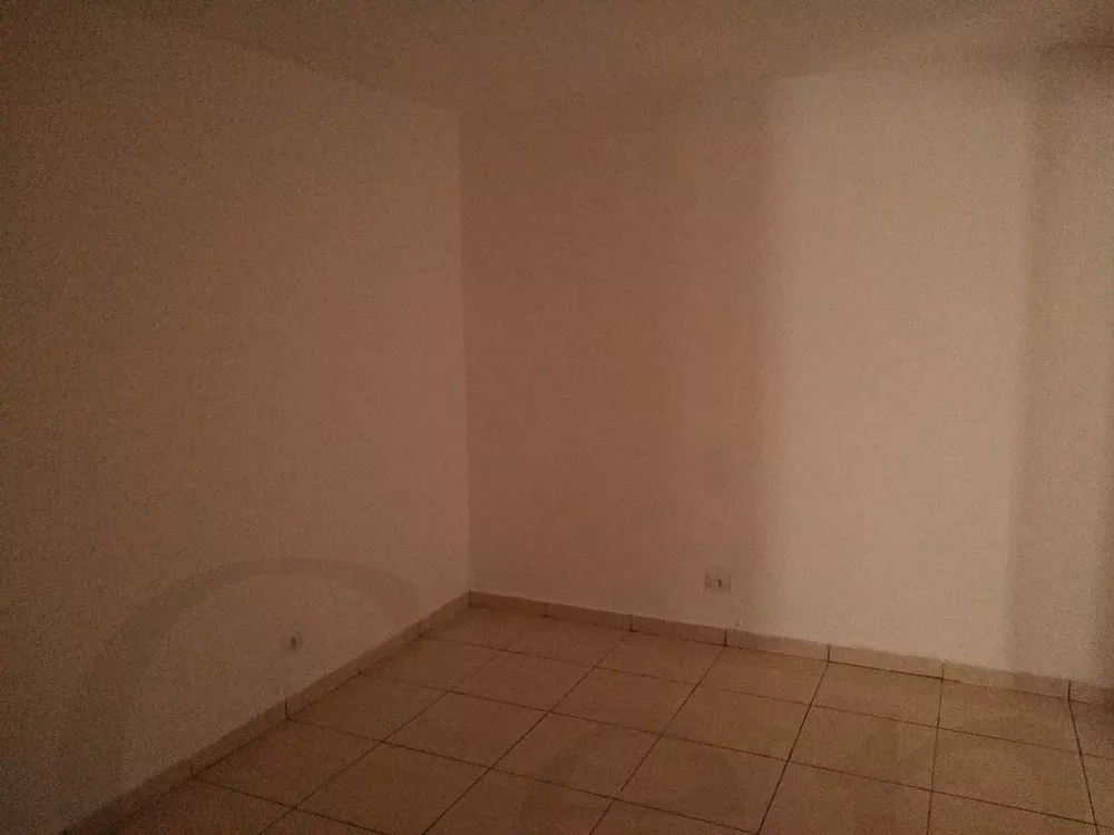 Casa para alugar com 1 quarto, 27m² - Foto 2