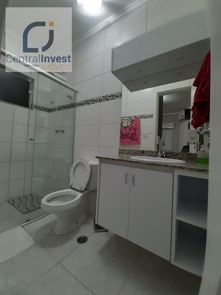 Casa de Condomínio à venda com 3 quartos, 230m² - Foto 2
