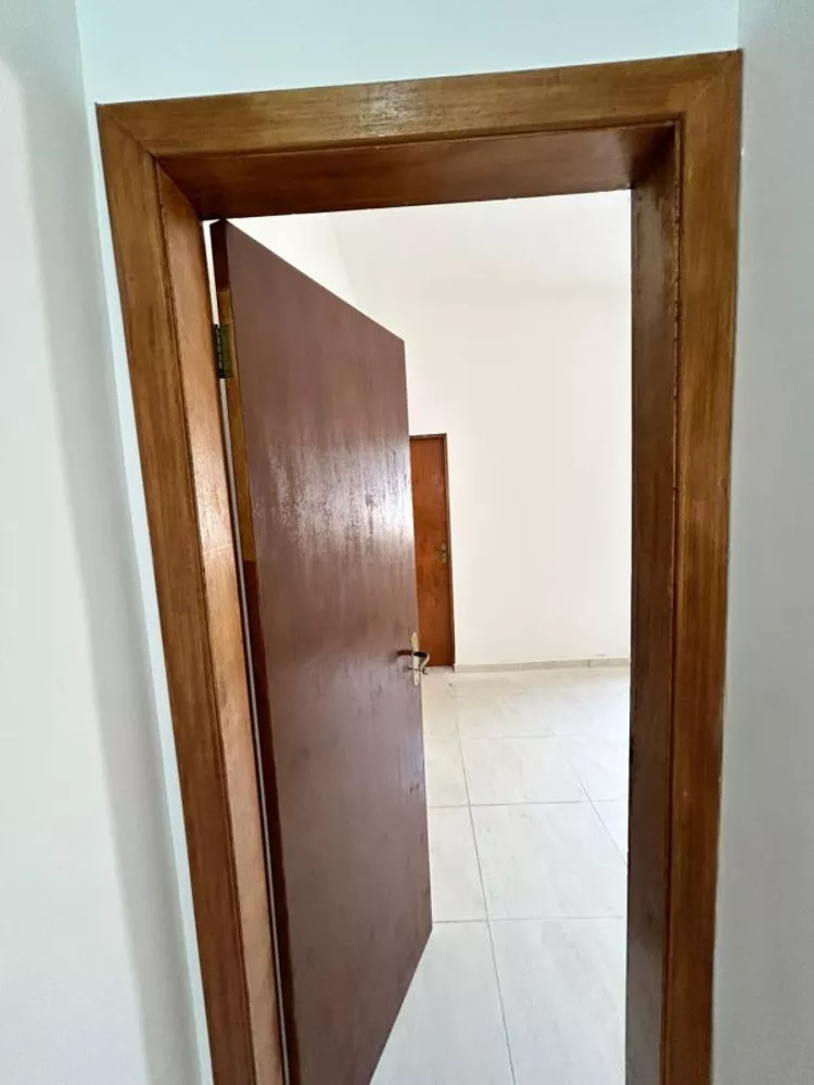 Casa à venda com 2 quartos, 65m² - Foto 2