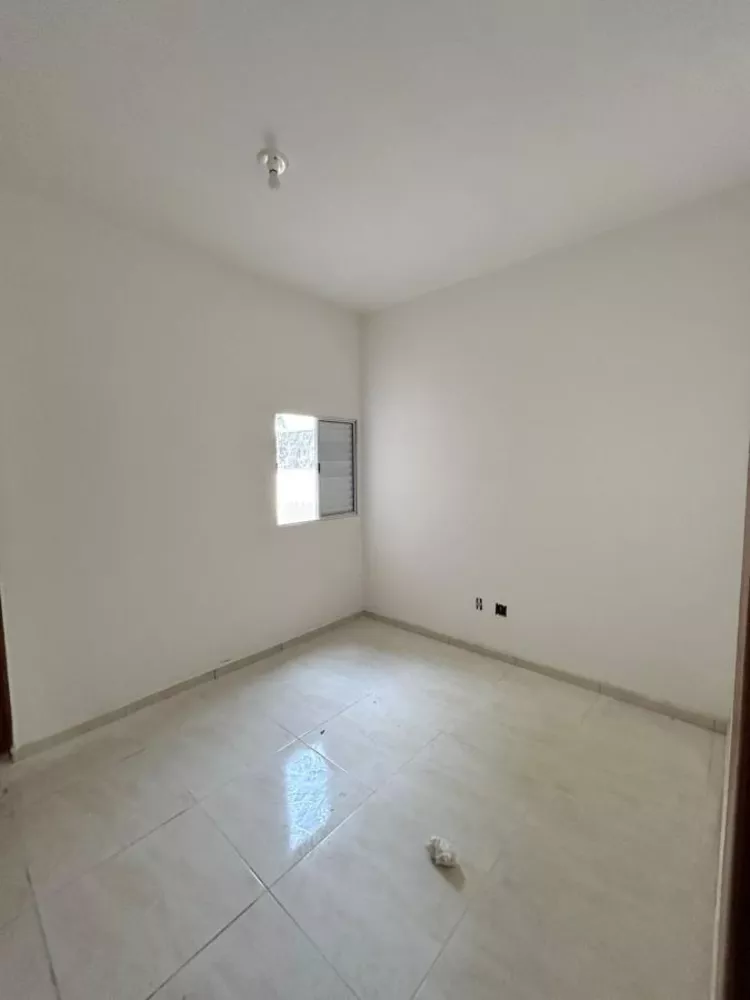 Casa à venda com 2 quartos, 65m² - Foto 3