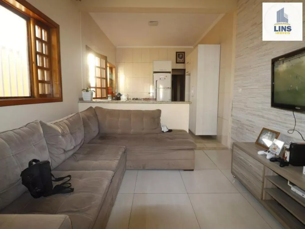 Casa à venda com 2 quartos, 108m² - Foto 2