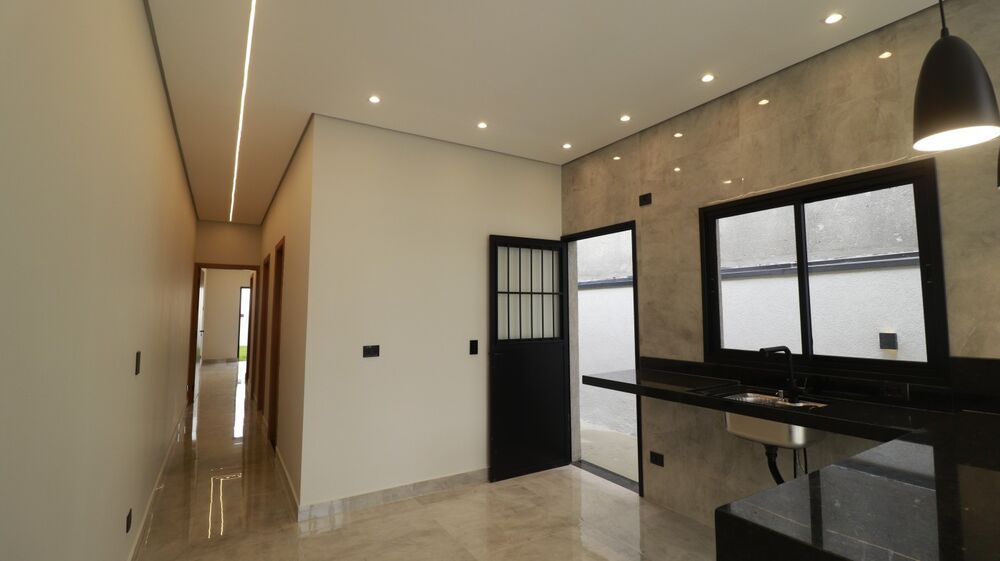 Casa à venda com 2 quartos, 75m² - Foto 1
