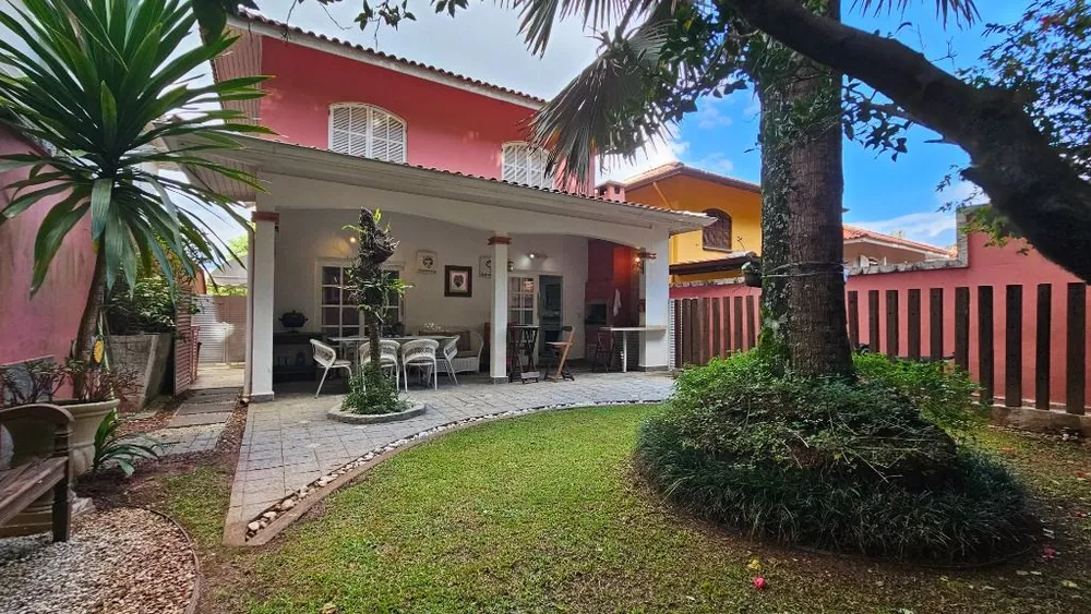 Casa de Condomínio à venda com 3 quartos, 217m² - Foto 1