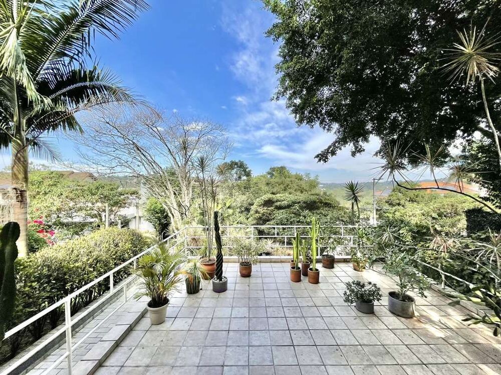 Casa de Condomínio à venda com 4 quartos, 380m² - Foto 1