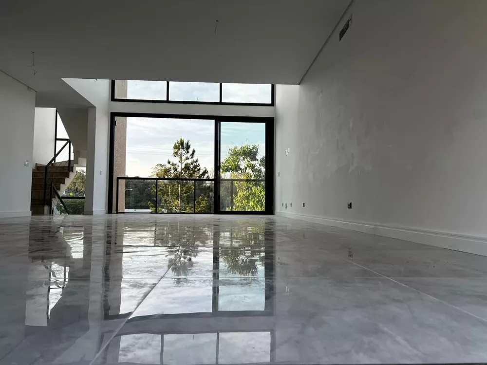 Casa de Condomínio à venda com 3 quartos, 226m² - Foto 2