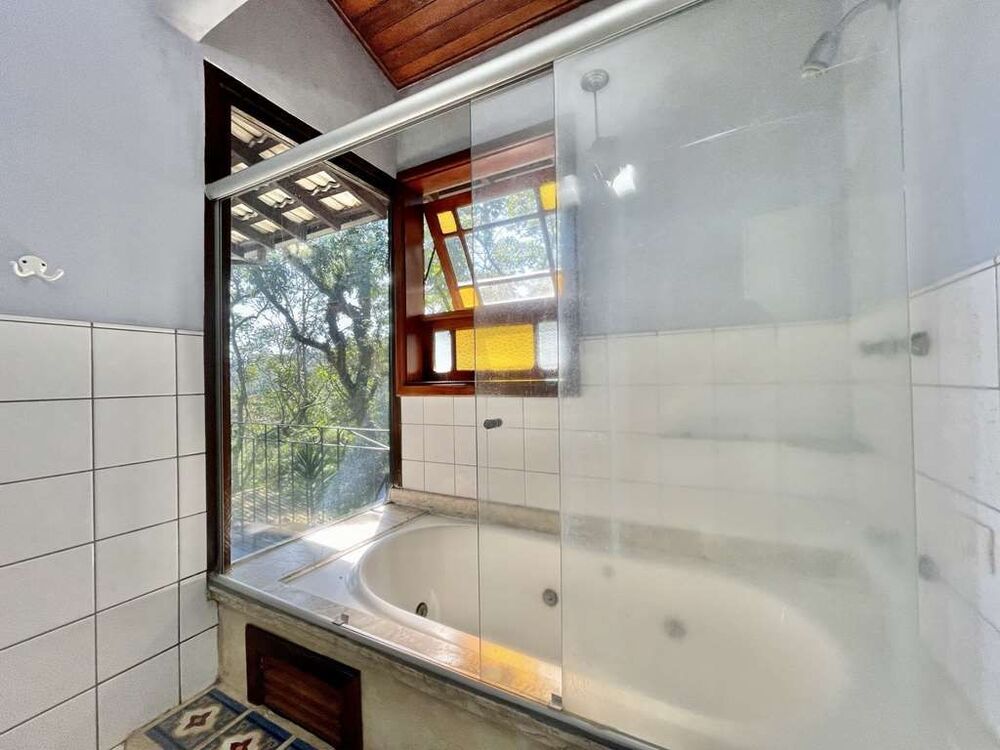 Casa de Condomínio à venda e aluguel com 4 quartos, 435m² - Foto 2