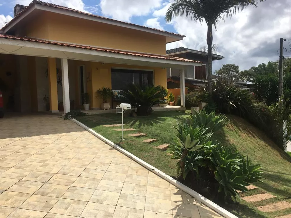 Casa de Condomínio à venda com 4 quartos, 230m² - Foto 1