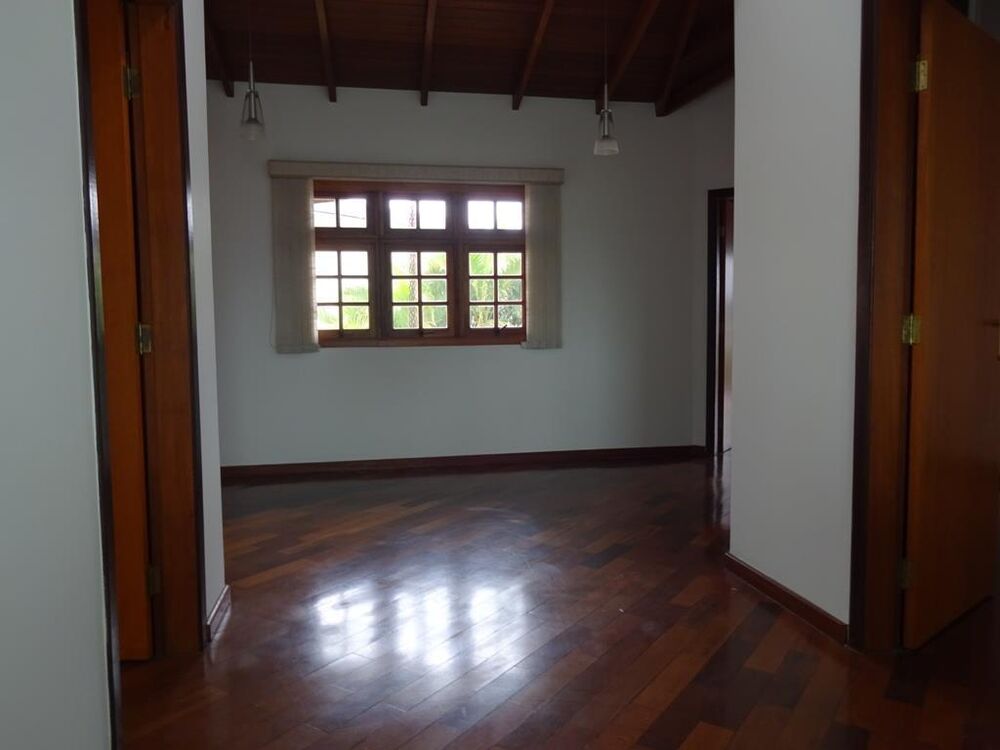 Casa de Condomínio à venda com 4 quartos, 400m² - Foto 3
