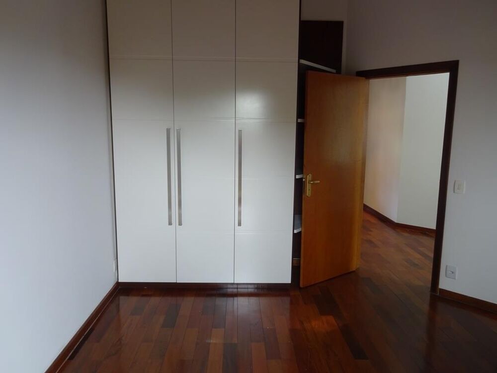 Casa de Condomínio à venda com 4 quartos, 400m² - Foto 4