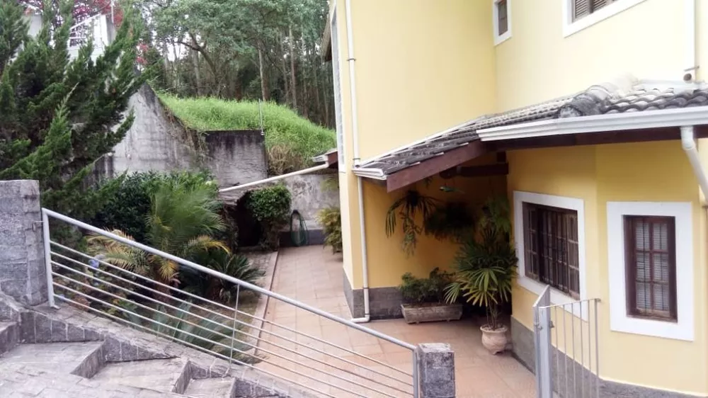 Casa de Condomínio à venda com 4 quartos, 480m² - Foto 2