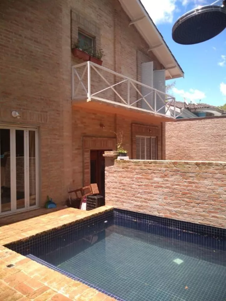 Casa de Condomínio à venda com 3 quartos, 250m² - Foto 1