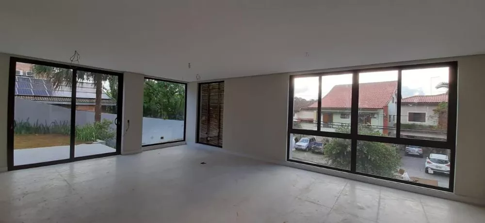 Casa de Condomínio à venda com 4 quartos, 550m² - Foto 8