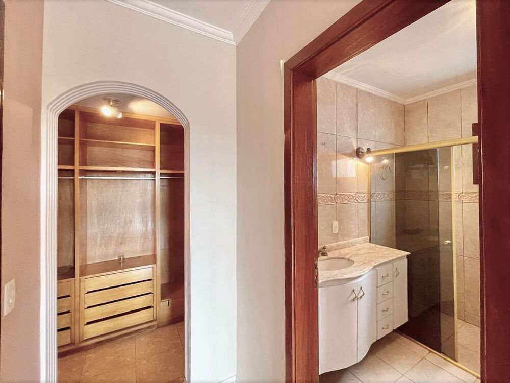 Casa de Condomínio à venda com 4 quartos, 357m² - Foto 3