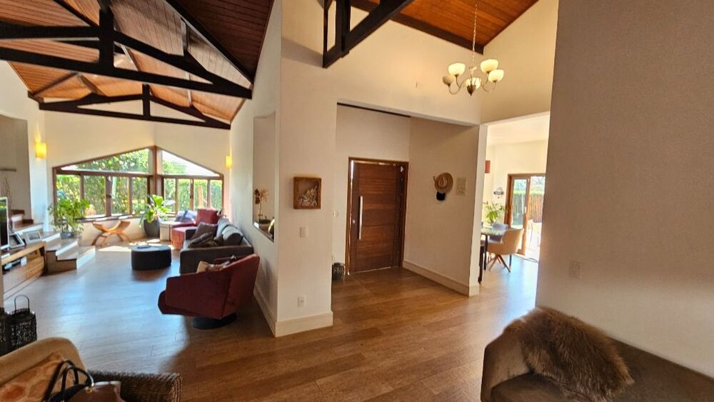 Casa de Condomínio à venda com 4 quartos, 285m² - Foto 1