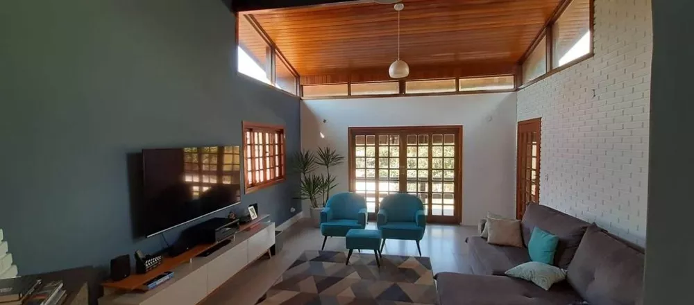 Casa de Condomínio à venda com 3 quartos, 250m² - Foto 3