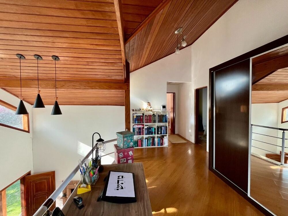 Casa de Condomínio à venda com 4 quartos, 240m² - Foto 2