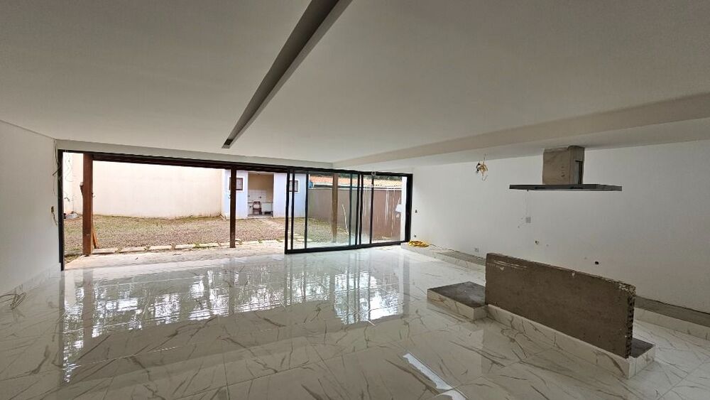 Casa de Condomínio à venda com 4 quartos, 270m² - Foto 3