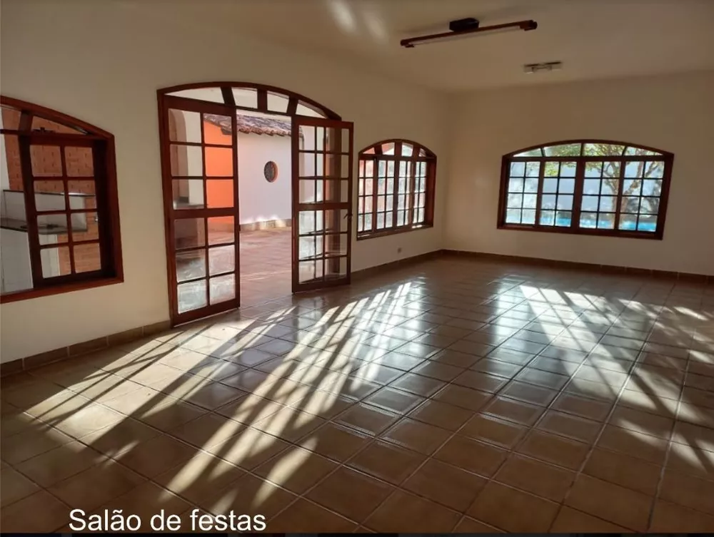 Casa de Condomínio à venda com 3 quartos, 560m² - Foto 3