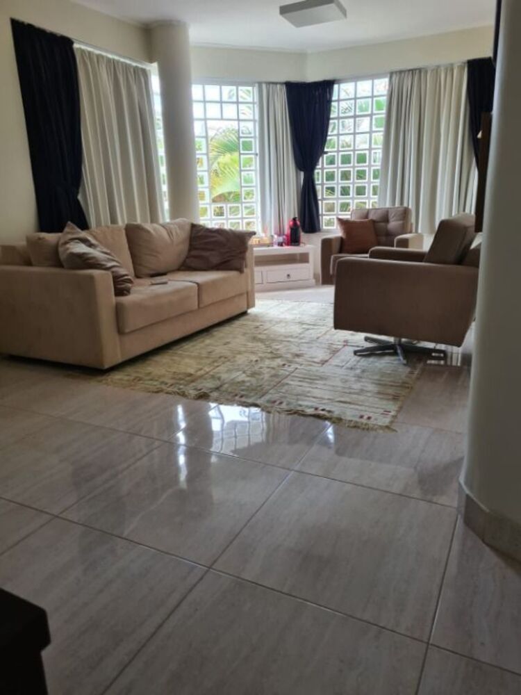 Casa de Condomínio à venda com 3 quartos, 355m² - Foto 2