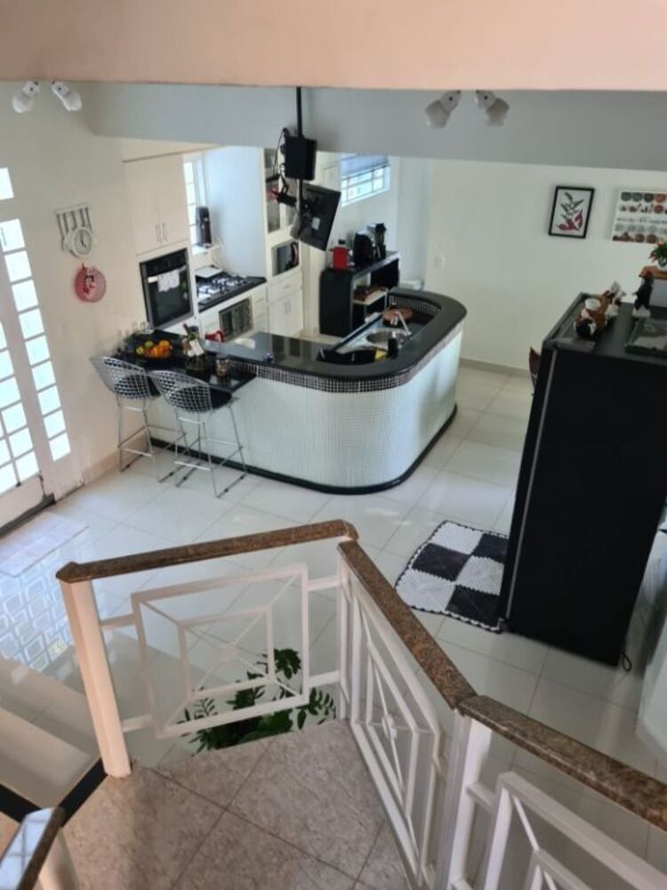 Casa de Condomínio à venda com 3 quartos, 355m² - Foto 1