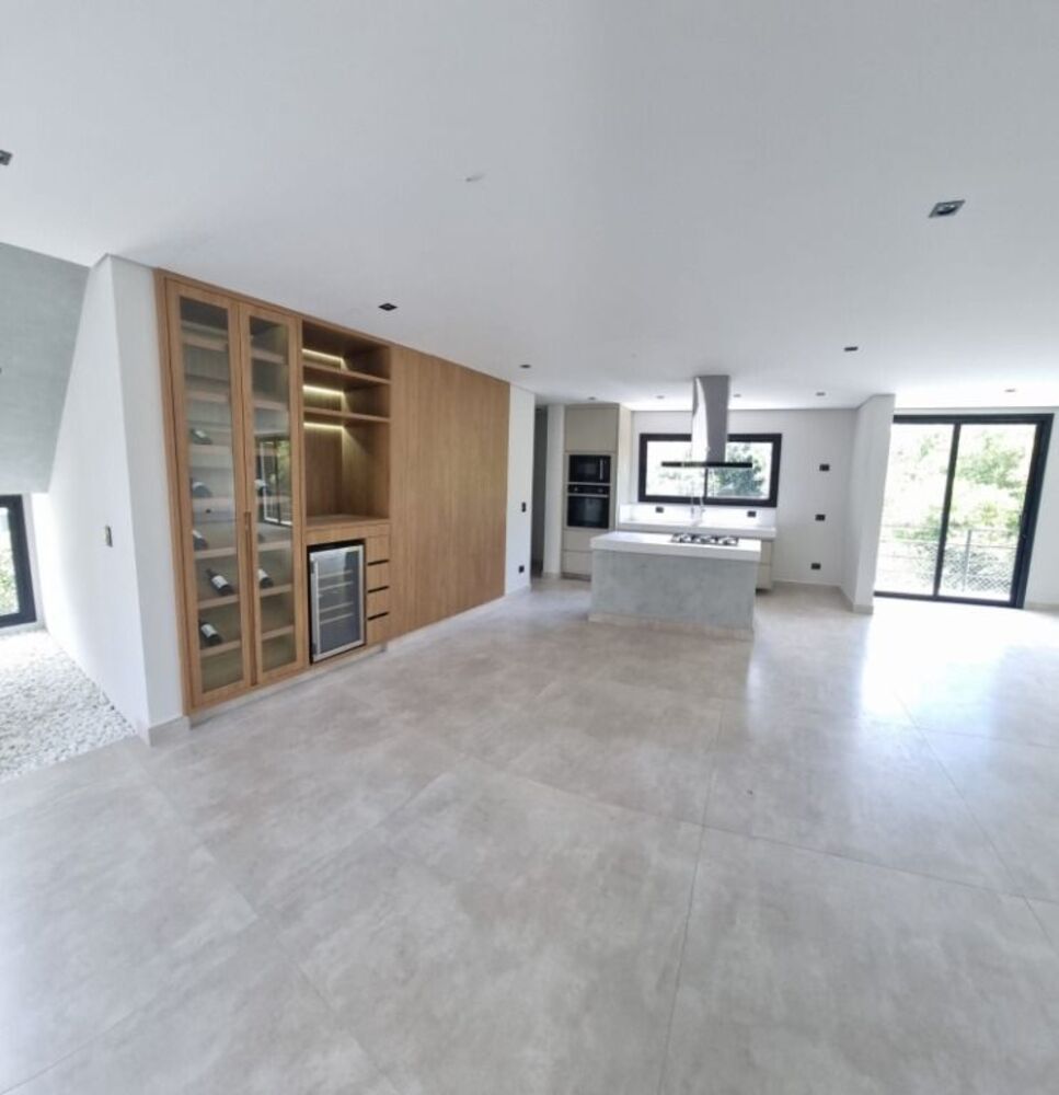 Casa de Condomínio à venda com 4 quartos, 319m² - Foto 1