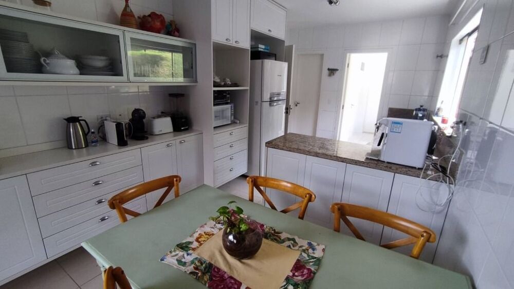 Casa de Condomínio à venda e aluguel com 4 quartos, 230m² - Foto 1